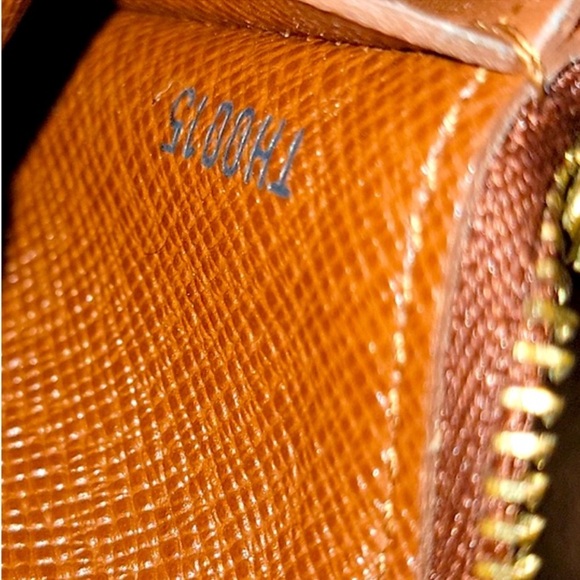 AUTHENTIC LOUIS VUITTON WALLET CHAIN CLUTCH MONOGRAM - Picture 2 of 2